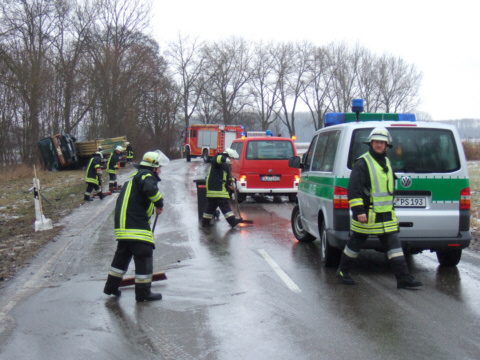 Fahrbahnreinigung durch die Feuerwehr