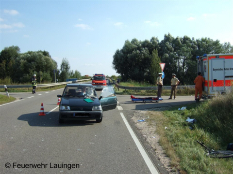 Unfallstelle mit Unfallfahrzeug