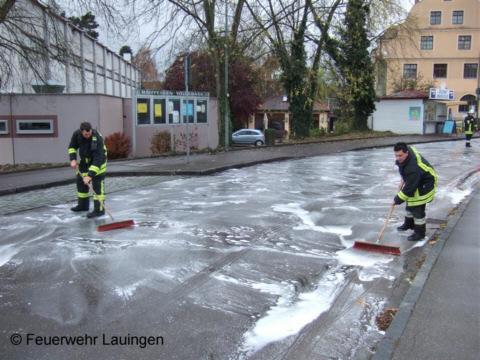 Reinigen der Fahrbahn