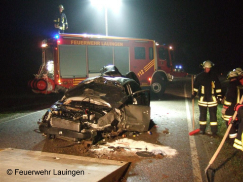 zerstörtes Unfallfahrzeug