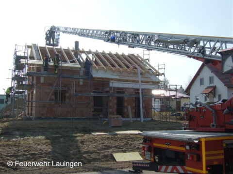 Einsatz des Drehleiterfahrzeugs