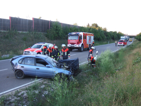 Fahrzeugbergung und Sicherung der Unfallstelle