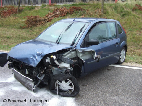 Beschädigtes Fahrzeug der Unfallverursacherin