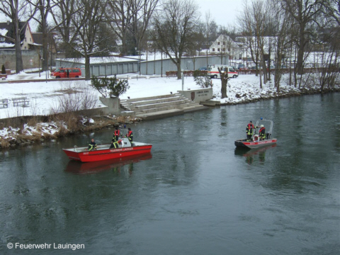 Einsatzboote auf der Donau