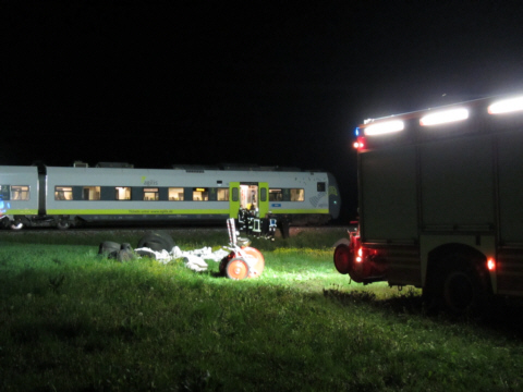 Verlassen des Zuges über Leiter der Feuerwehr