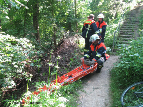 Ablassen der Schleifkorbtrage zum Verletzten