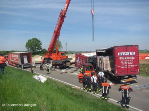 Bergung des Unfall-Lkw's