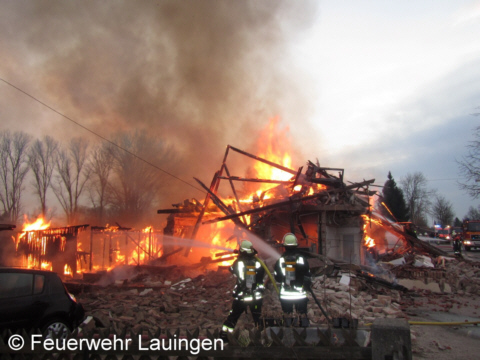 Gebäude im Vollbrand