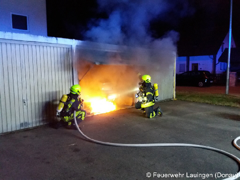 Löschen des Brandes mit schwerem Atemschutz