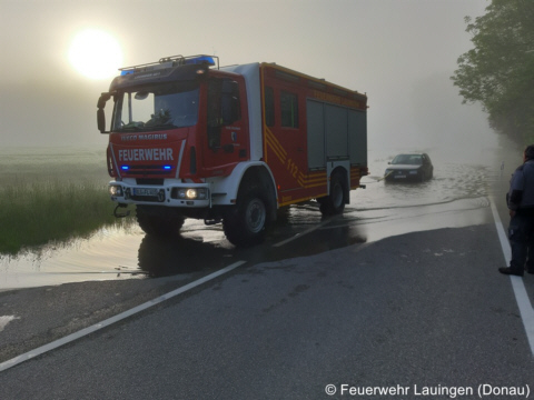 Bergung eines nicht schwimmfähigen Pkw's