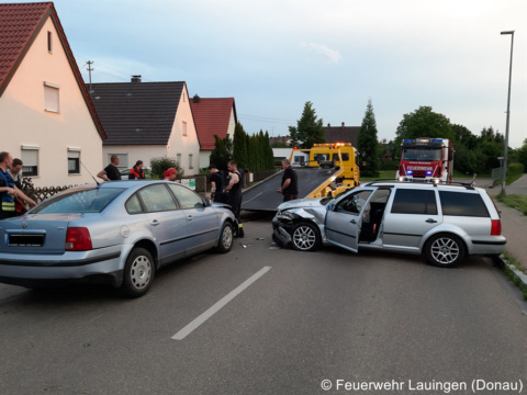 Vorbereitung zum Abtransport des Unfallfahrzeuges