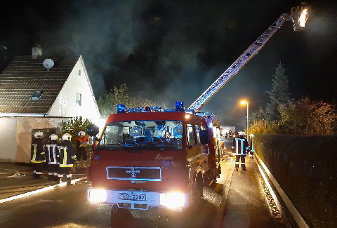 In Stellung bringen der Drehleiter