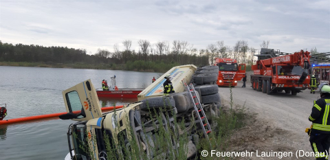 umgekippter Lkw vor Bergung