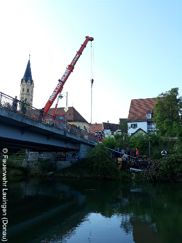 Sicherung der Lokomotive durch Freunde