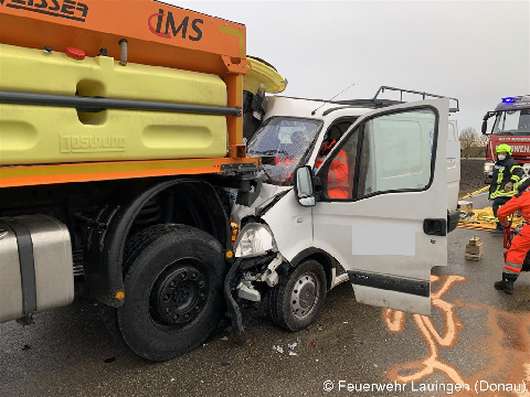 Unfallfahrzeuge, Versorgung des Schwerverletzten